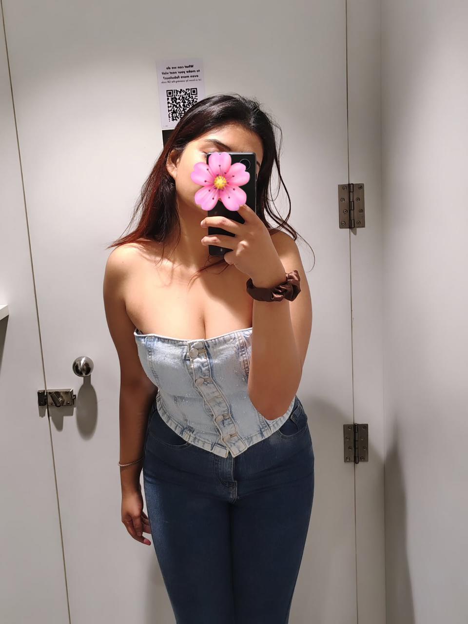 Tamil girl with face show 🥵