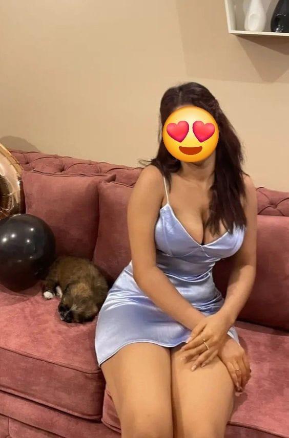 Hot tamil girl at Kollupitiya ✅️கவர்ச்சியான தமிழ் பெண்✅️