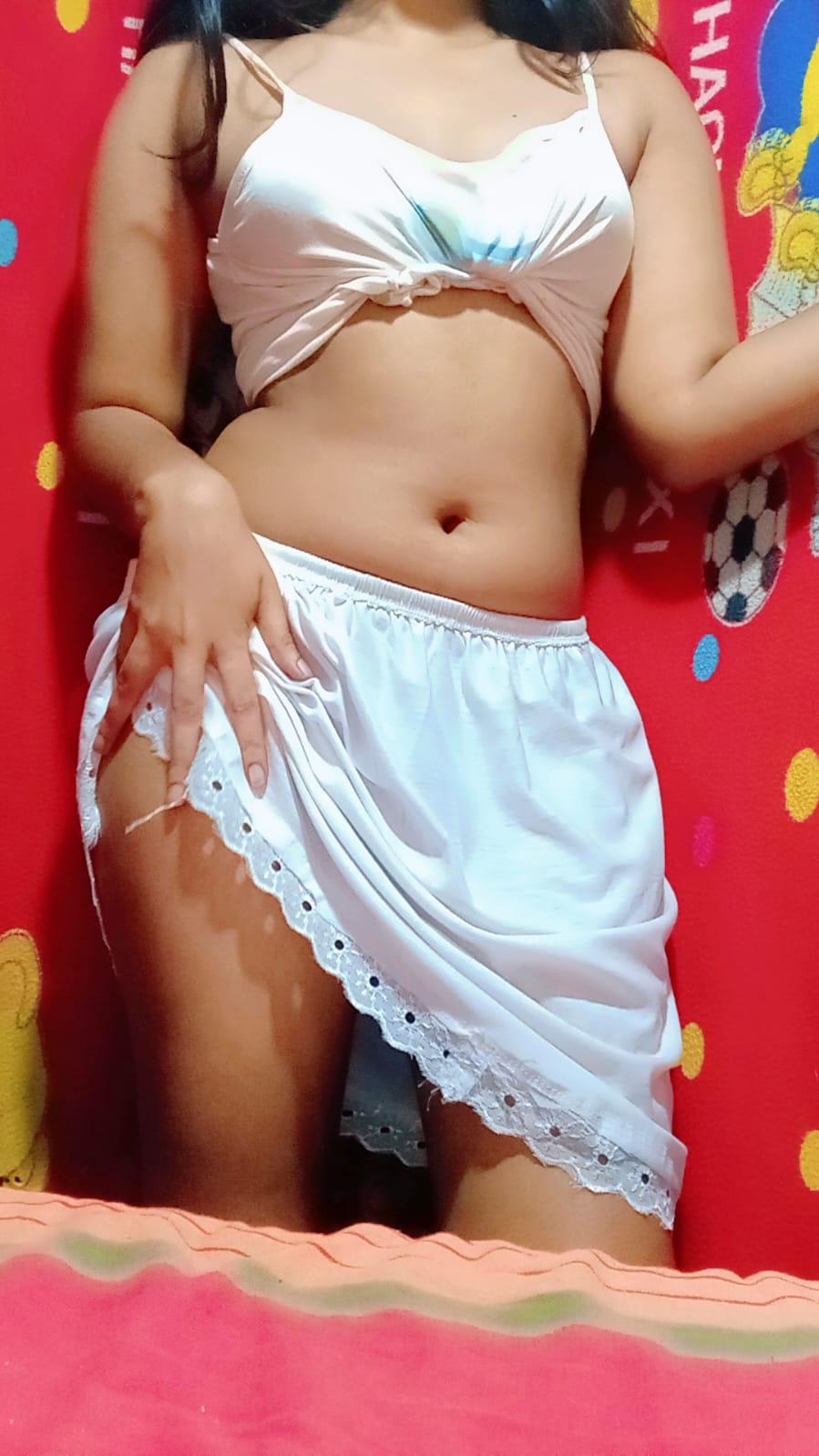 💃ලස්සන Sexy කෙල්ලෙක් එක්ක Hot Feelings Share කරගෙන Mind Relax කරගන්න ඕනිද? එහෙනම් මේක තමයි හොදම CamShow එක..🧚💋👸🥰