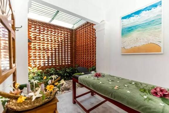 තිබිරිගස්යායේ Spa / Foot Care අයතනය සම්පූර්ණ බඩු සමග විකුණුමට!