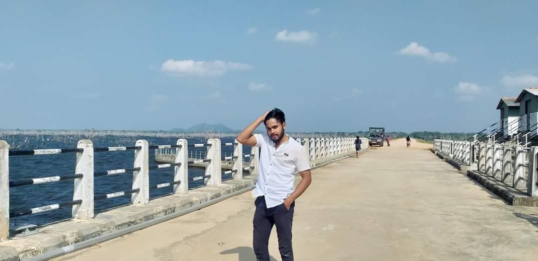 Girls only ඔයත් කතාකරන්න හිතේ තියන් හැඟීම් කියන්න විදින්න කෙනෙක් නැති ඔබත් කතාකරන්න