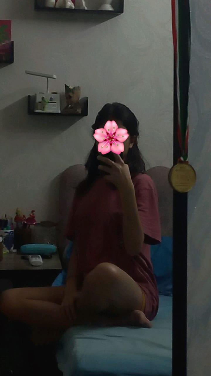 HOT GIRL AT Pita Kotte, pagoda, Nugegoda. පිට කෝට්ටේ, නුගේගොඩ, පාගොඩ