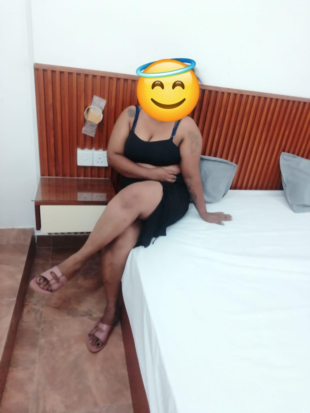 💃 Hot New Girl🔥 Full Service 12000/= 📌Kollupitiya. Bambalapitiya. Wallawaththa…🌺