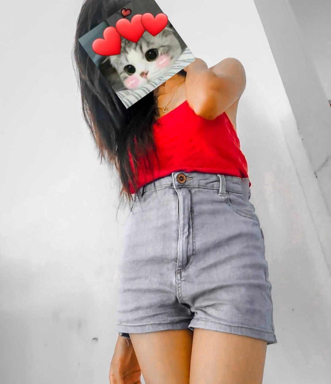 SLIM GIRL 22 YEARS OLD