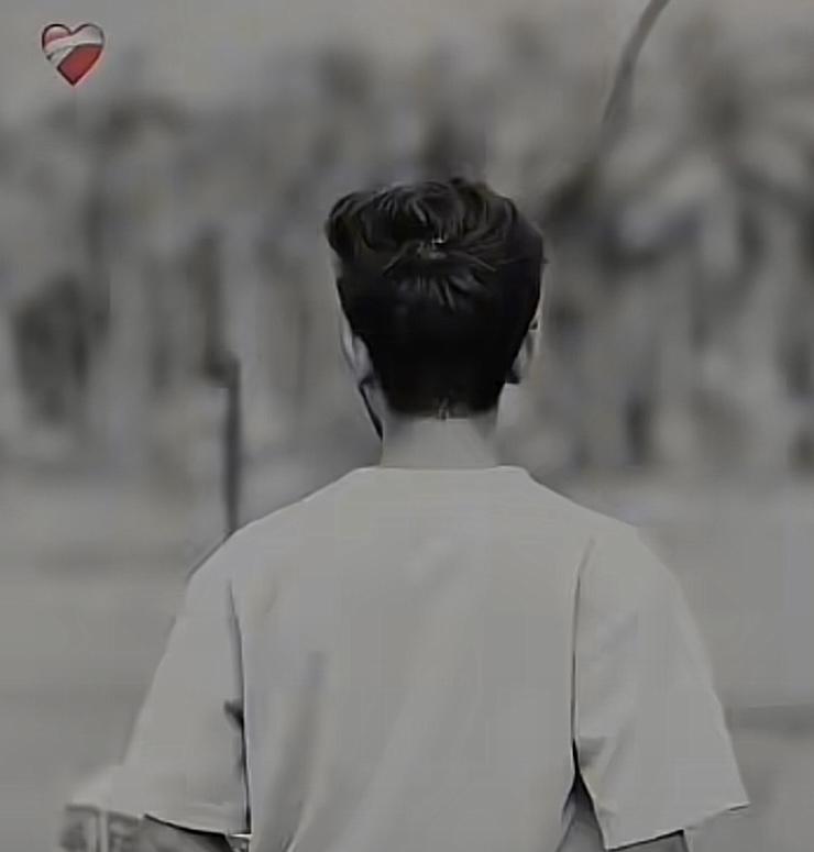 බඩුවක් වගේ වටේ යන කෙල්ලෙක්ව marry කරන්න කැමතී මම.මං බෝයි.කැමති කෙල්ලෙක් ඉන්නවනම් දැංම ඉන්බොක්ස් එන්න.නැත්තන් මේකට රිඇක්ට් කරන්න මං මැසේජ් එකක් දාන්නම් 0759095102