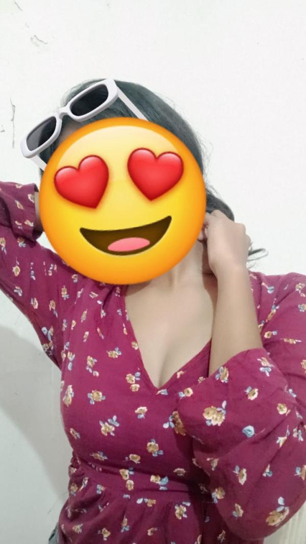 Full Service Beautiful Girl