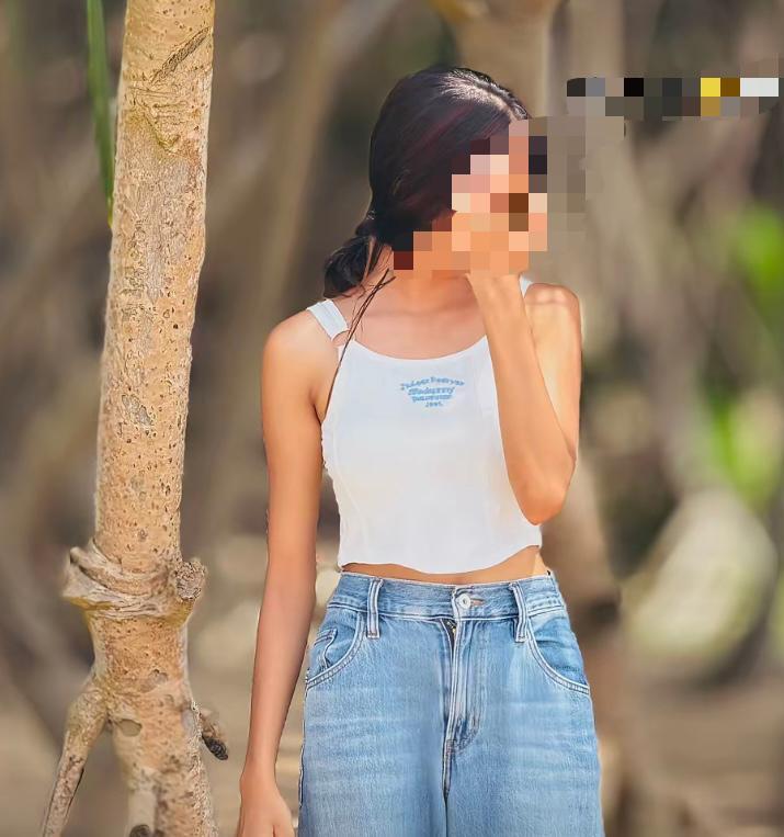 SLIM GIRL 22 YEARS OLD