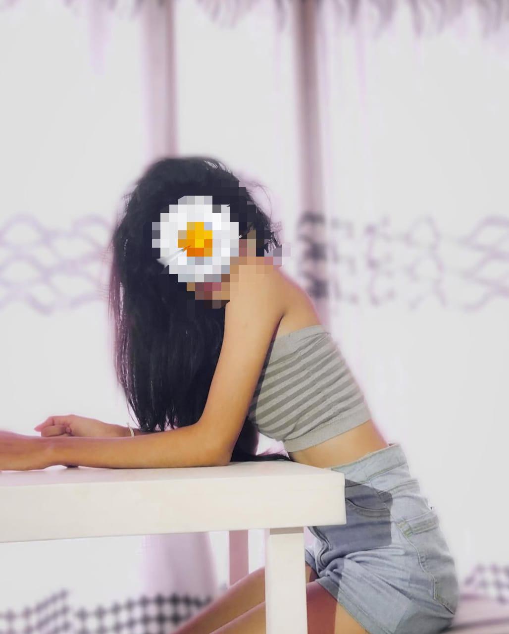 SLIM GIRL 22 YEARS OLD