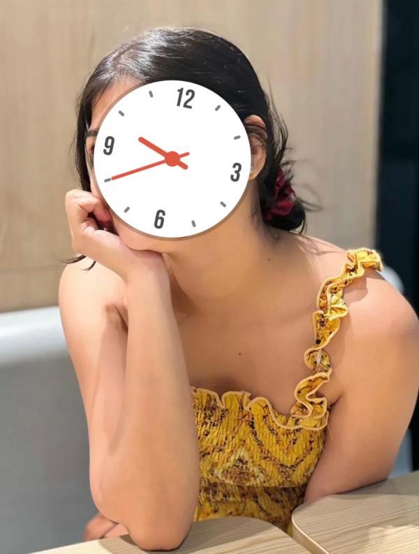 🍻 හැඩකාර පොඩි කෙල්ල එක්ක 💞 විශ්වාසෙන් මොහොතක් ගතකරන්න