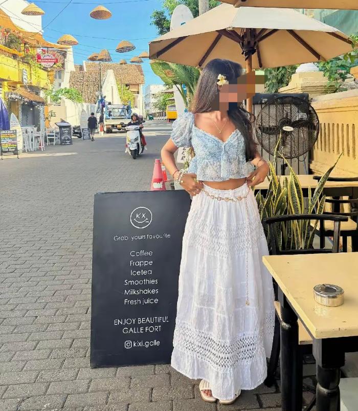 SLIM GIRL 22 YEARS OLD