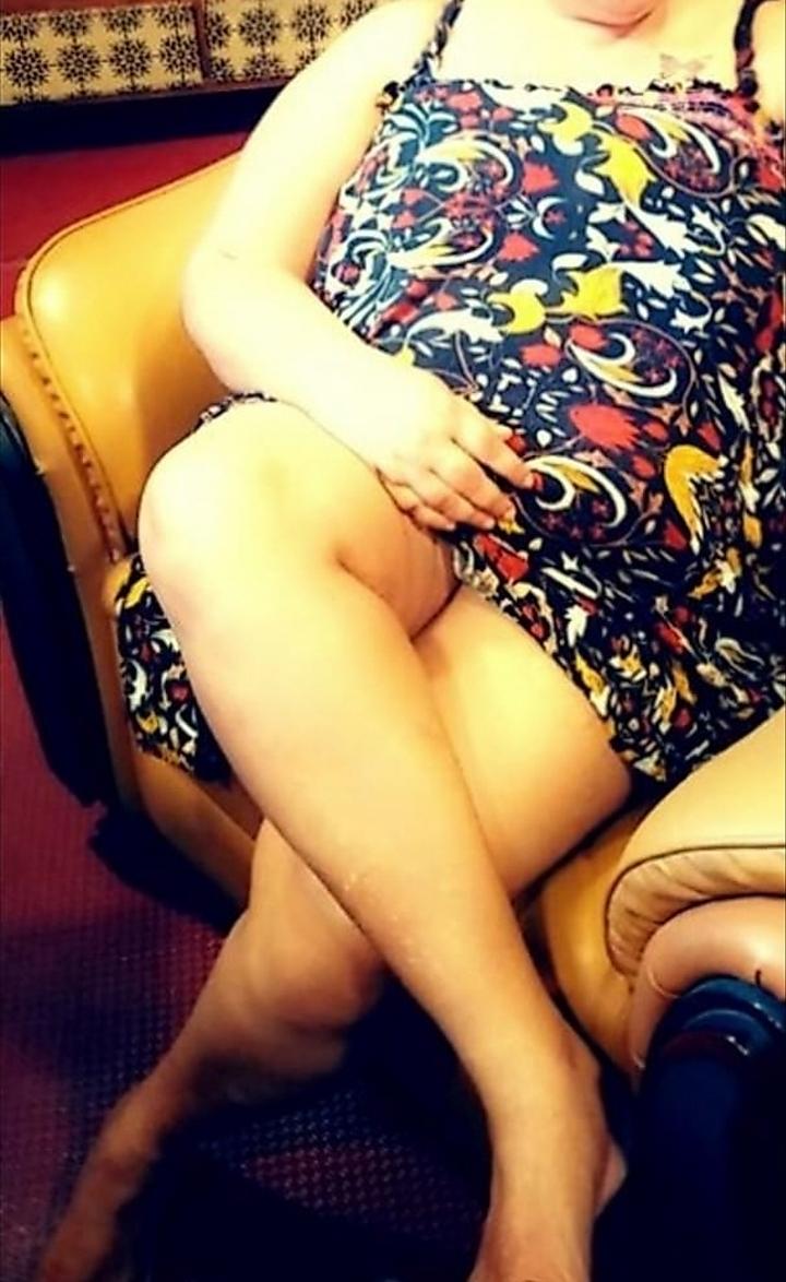 DECENT AND HOT GIRL AT bambalapitiya බම්බලපිටිය