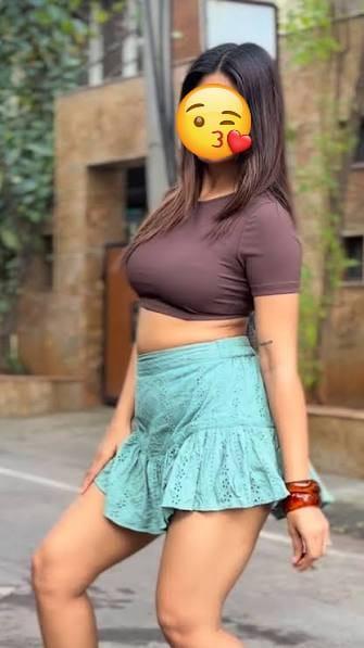 DECENT AND HOT GIRL AT bambalapitiya බම්බලපිටිය