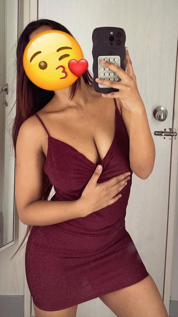 DECENT AND HOT GIRL AT bambalapitiya බම්බලපිටිය