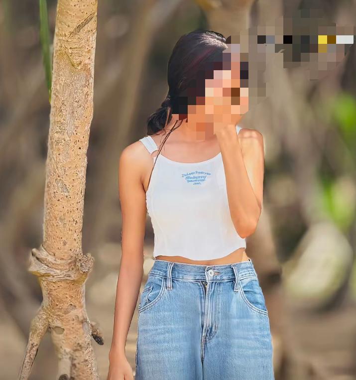 SLIM GIRL 22 YEARS OLD