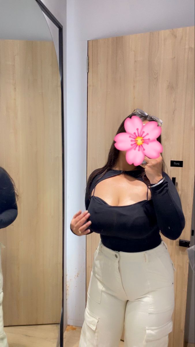 Full Service Young Girl in 👉Wellawatte🤗 8,000/-(Tamil, English,Sinhala,ok)