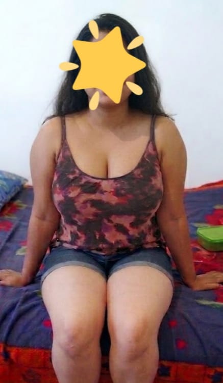 தமிழ் girl ( tamil ) Live cam show , இந்த உடையில் சேவை தரப்படும் 💯 %