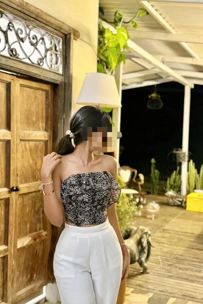 SLIM GIRL 22 YEARS OLD