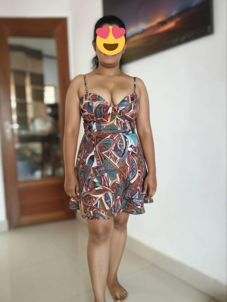 Rs.300/= Beautiful Young Girl VVIP Cam Show Available 💦❤️👑