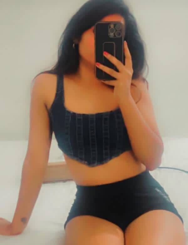 🟢Model කරන කෙල්ලෙක්ගේ කට ඇතුලේ ඔයා මල්ලිව දාන්න කැමතිද?
