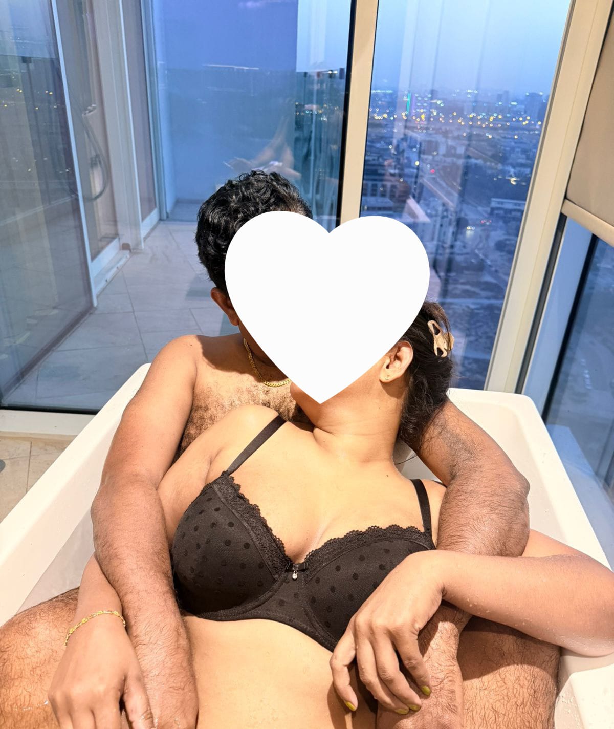 We offer threesome, Cuckold and couple swap.