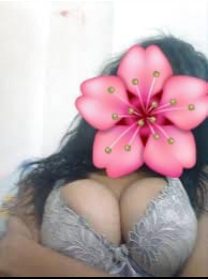 ලස්සන කෙල්ල බොරලැස්මට ආවා