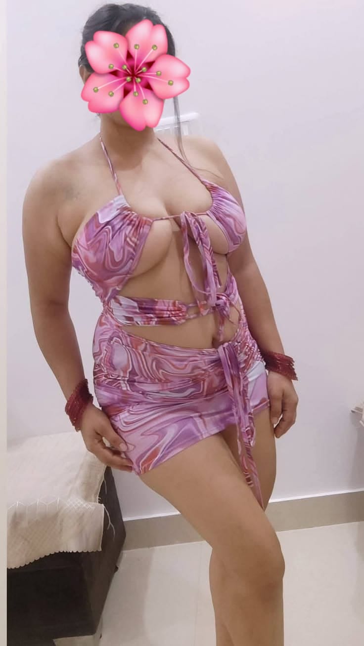 Hot girl live cam show with full face 🥵💋📷 special offer available ✔️