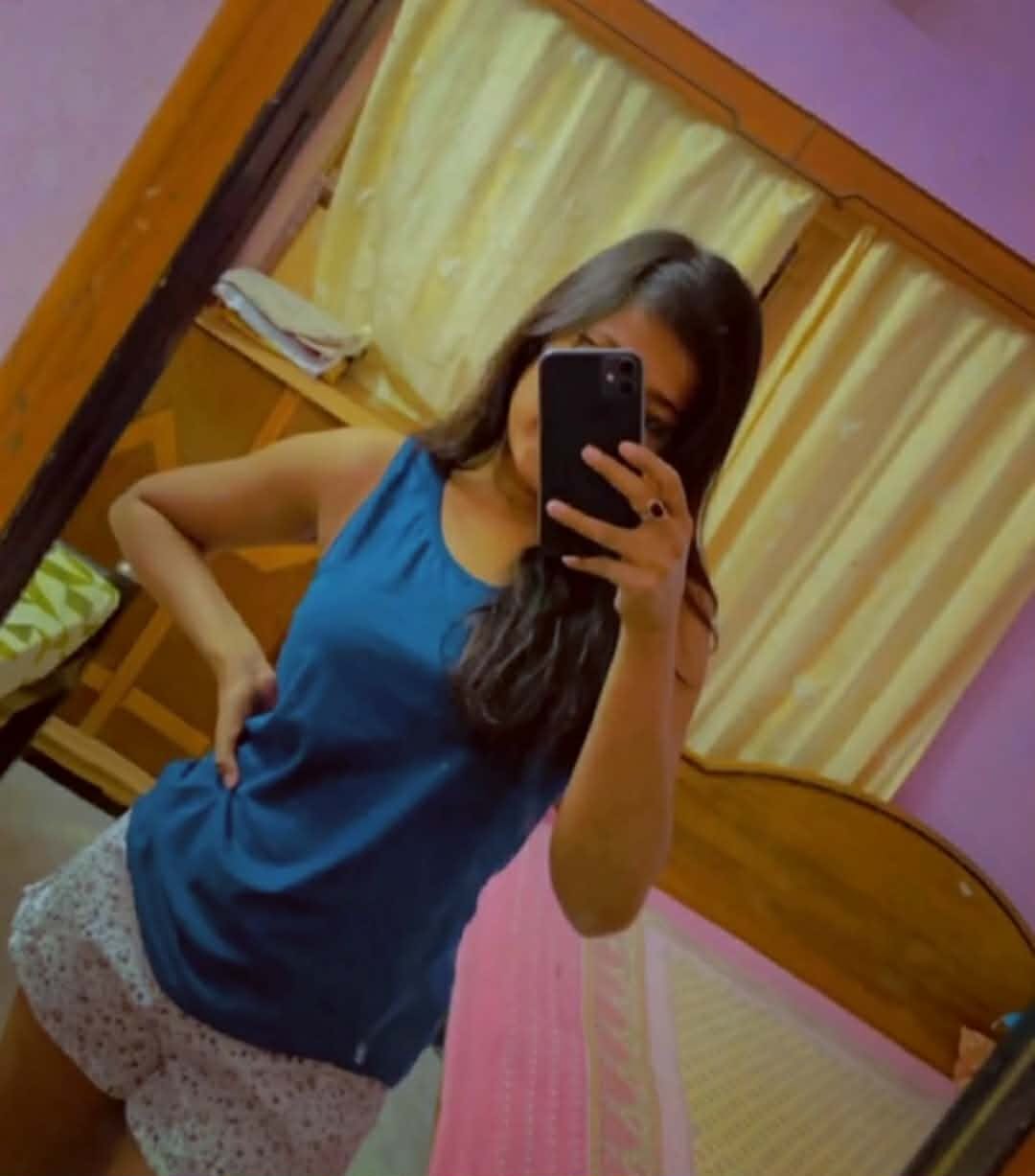 Very clean & white slim body Genuine live Cam Girl. (24 hours any time available.)