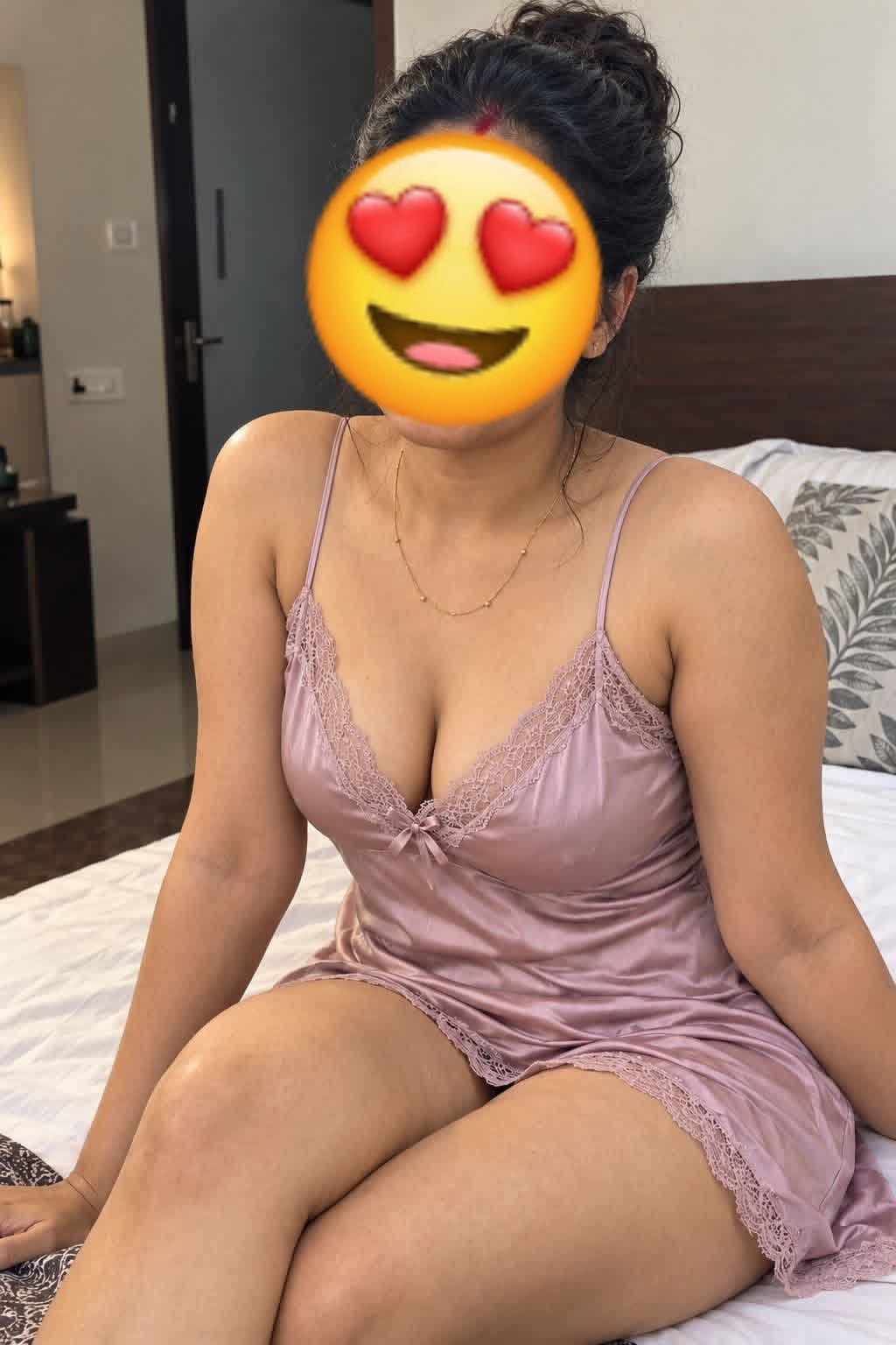 Rs.300/= Beautiful Young Girl VVIP Cam Show Available 💦❤️👑