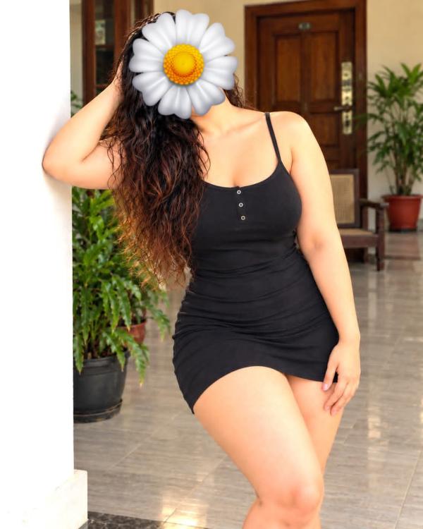 ලස්සන ගෑනු ලමයි 2ක් ගෙන් සුපිරි සැපක් ගන්න