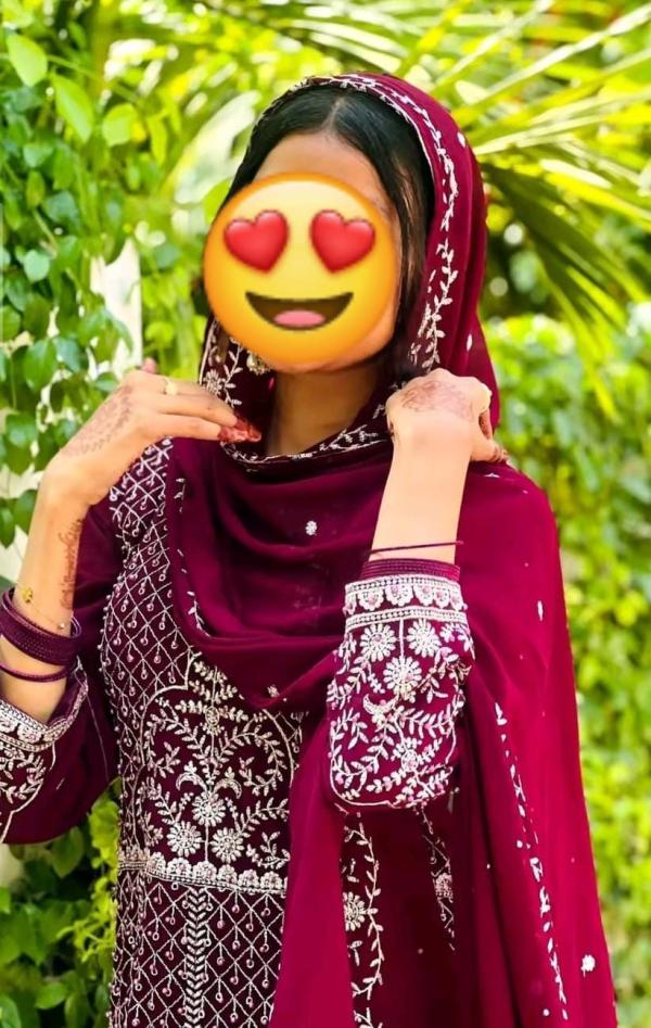 Real Muslim girl 👧 cam show available